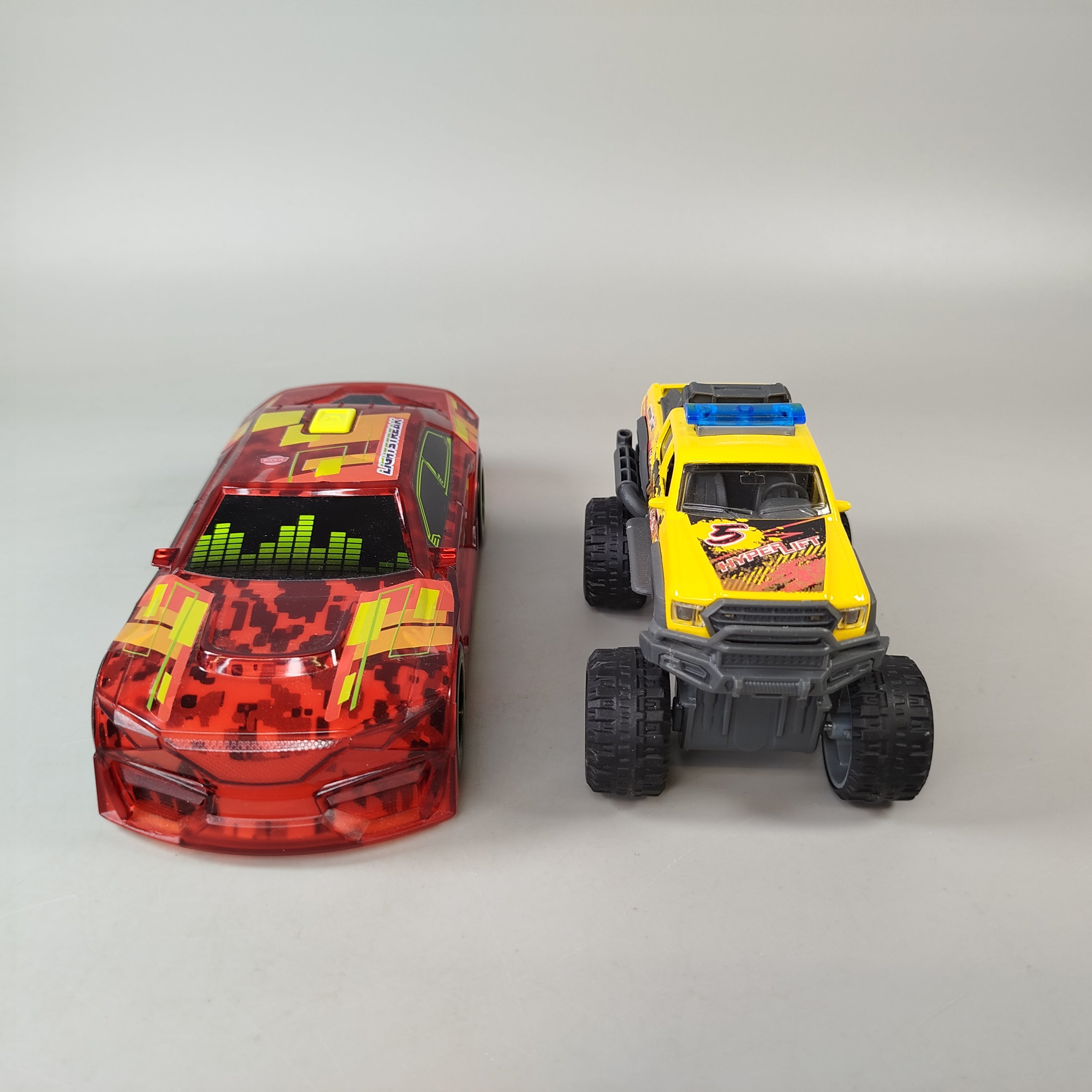 Dickie Toys Fahrzeuge Set von 2 – Sportwagen & Monster Truck